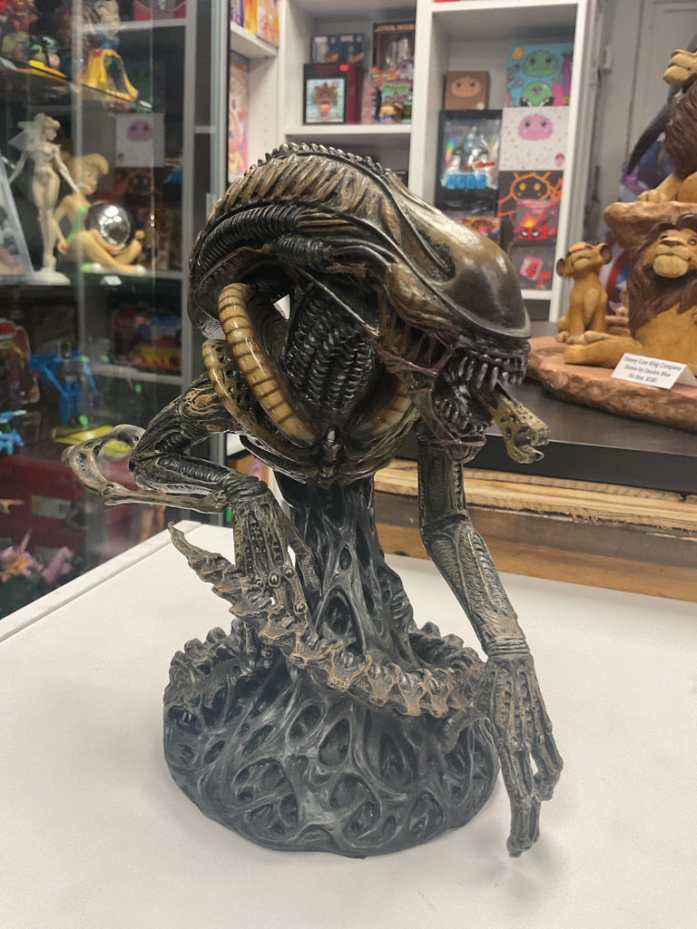 Pallisdes Alien Warrior Bust 1885/6000 (No Box)